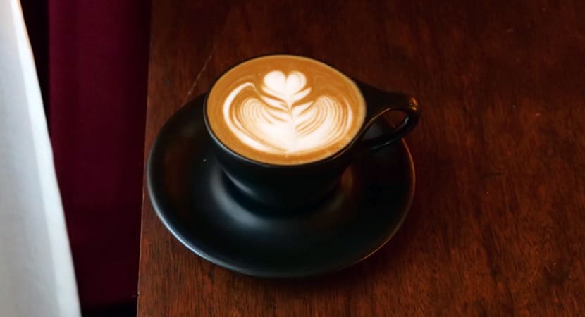 クレープとエスプレッソとかまくら茶房のラテ